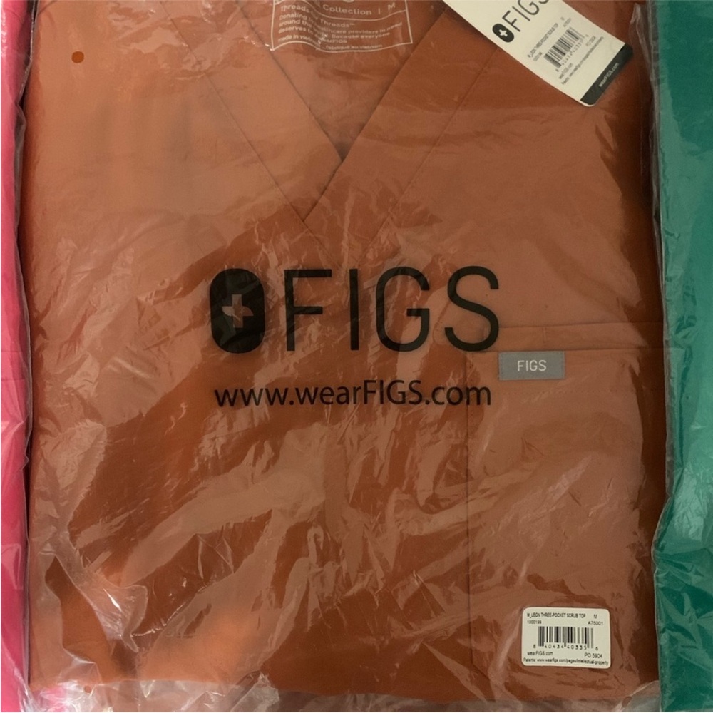 Figs Scrubs x 4 ( tan, brown, pink, green) ALL SIZE MEDIUM
